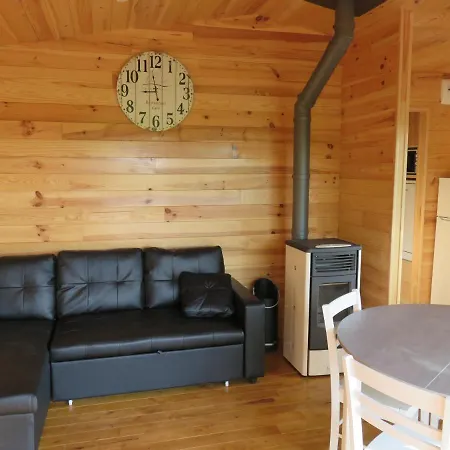 Les Mathieux La Du Parc Dağ evi *